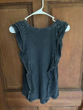 Worn-Effect Ruffle Sleeve Women's Tank Top